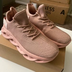 Men’s mauve fashion sneakers ( lots of sizes)